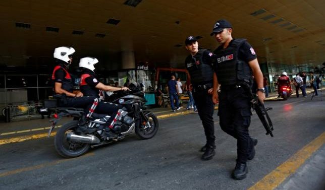 Turkish police raid suspected Islamic State cells in Istanbul, Izmir: Anadolu